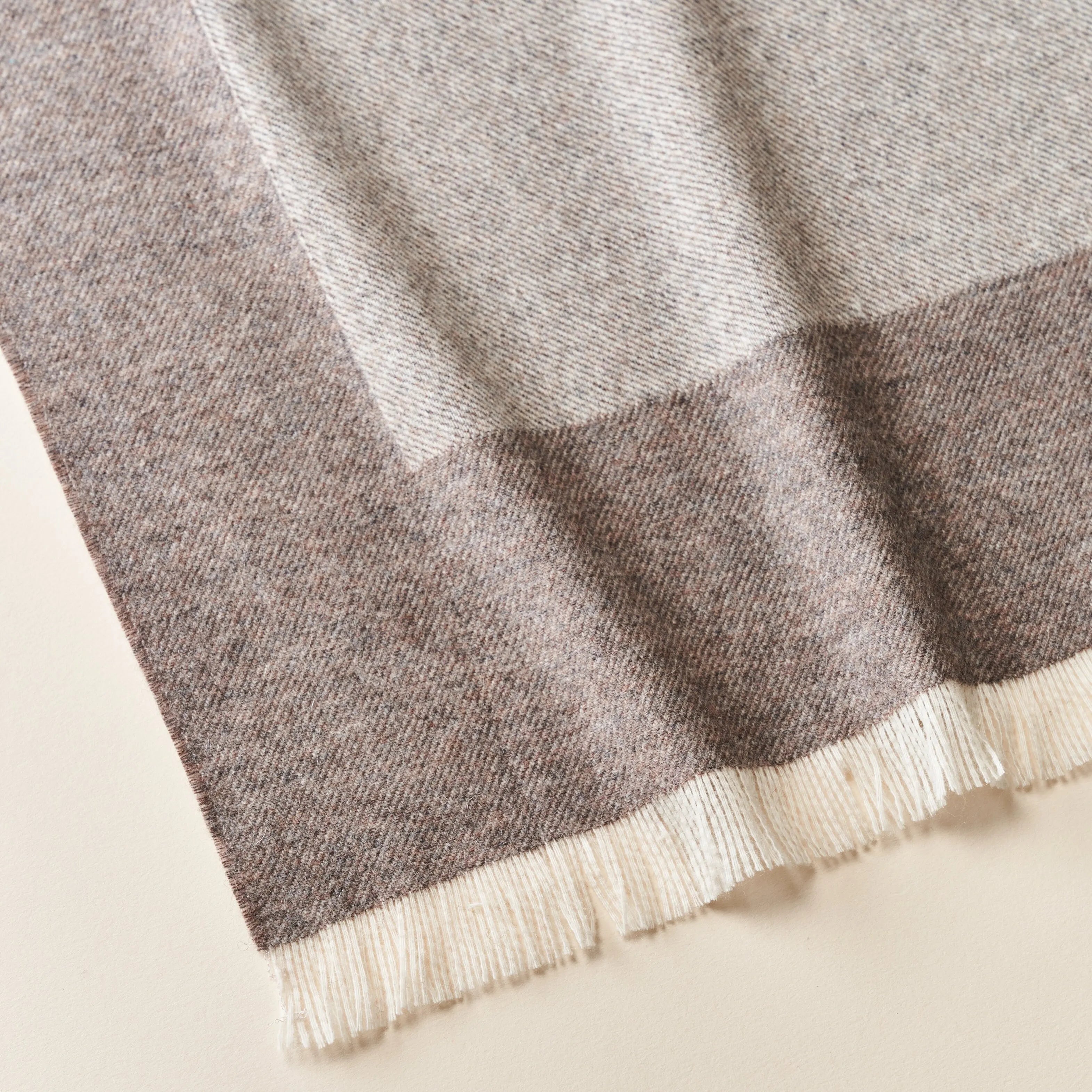 Premium 35% Cashmere 65% Wool Throw Blanket - Luxury Sustainable Home Textile