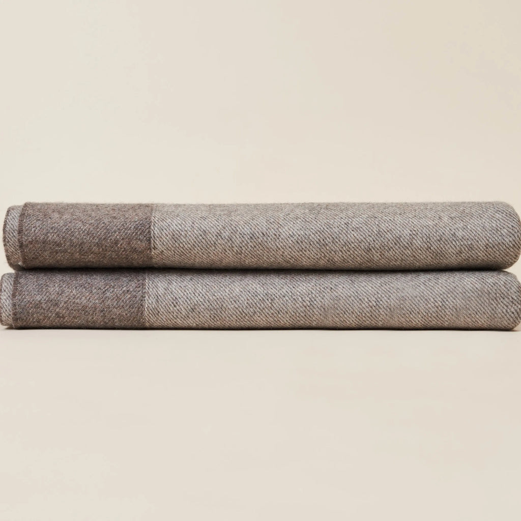 Premium 35% Cashmere 65% Wool Throw Blanket - Luxury Sustainable Home Textile