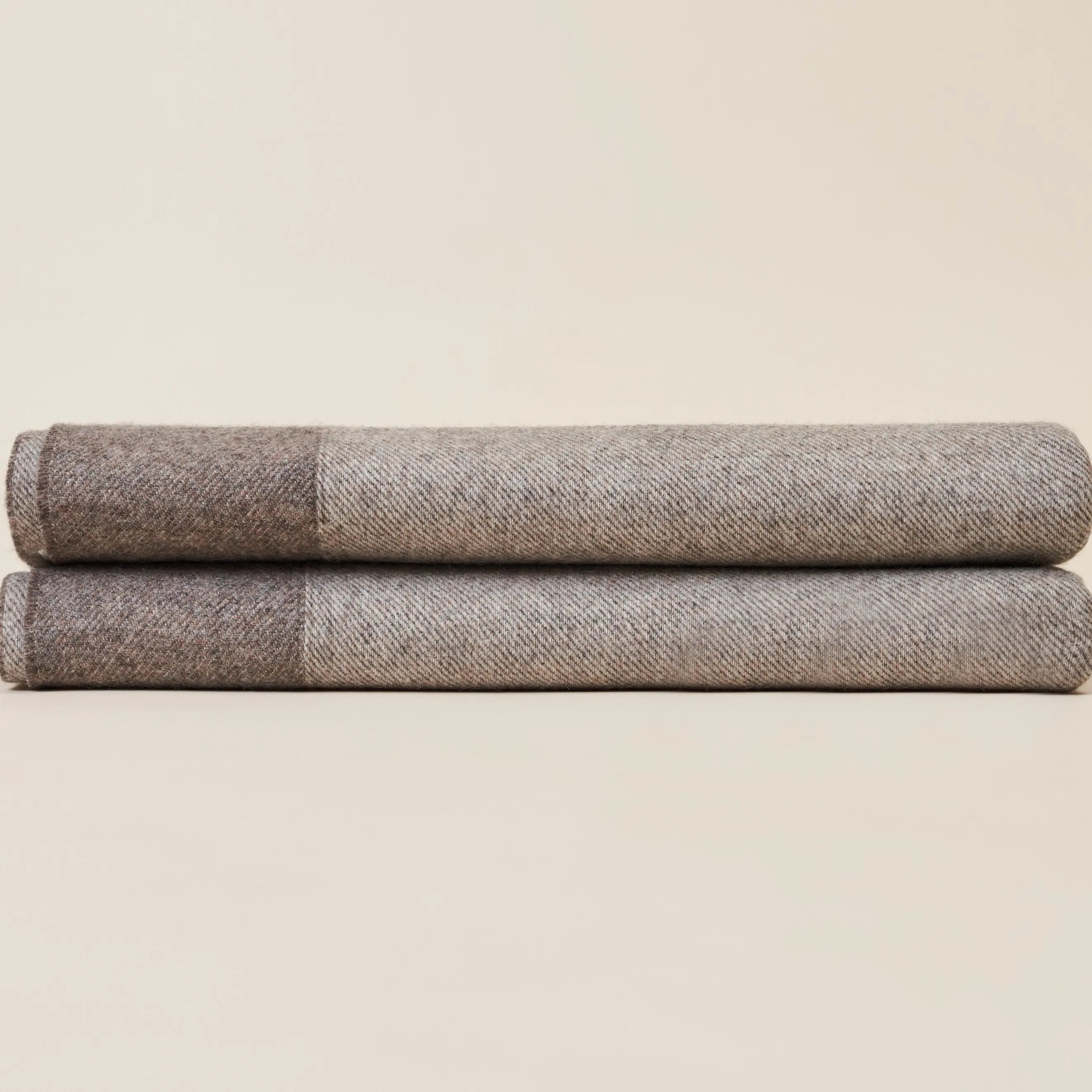 Premium 35% Cashmere 65% Wool Throw Blanket - Luxury Sustainable Home Textile